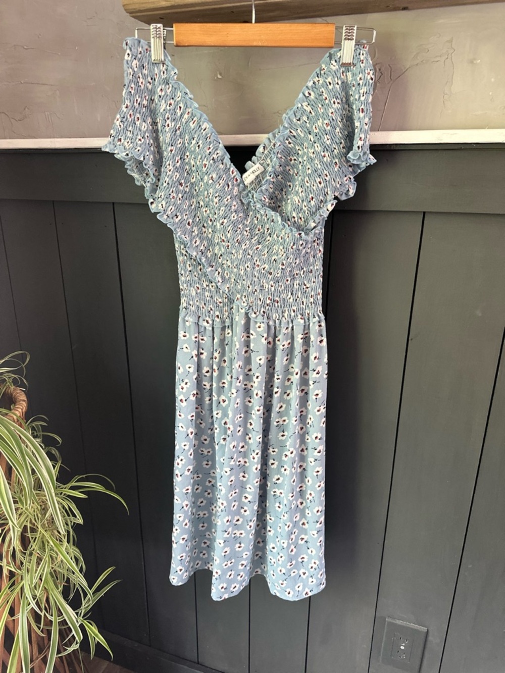 Miley + Molly floral Shirred Off Shoulder Dress size L‎